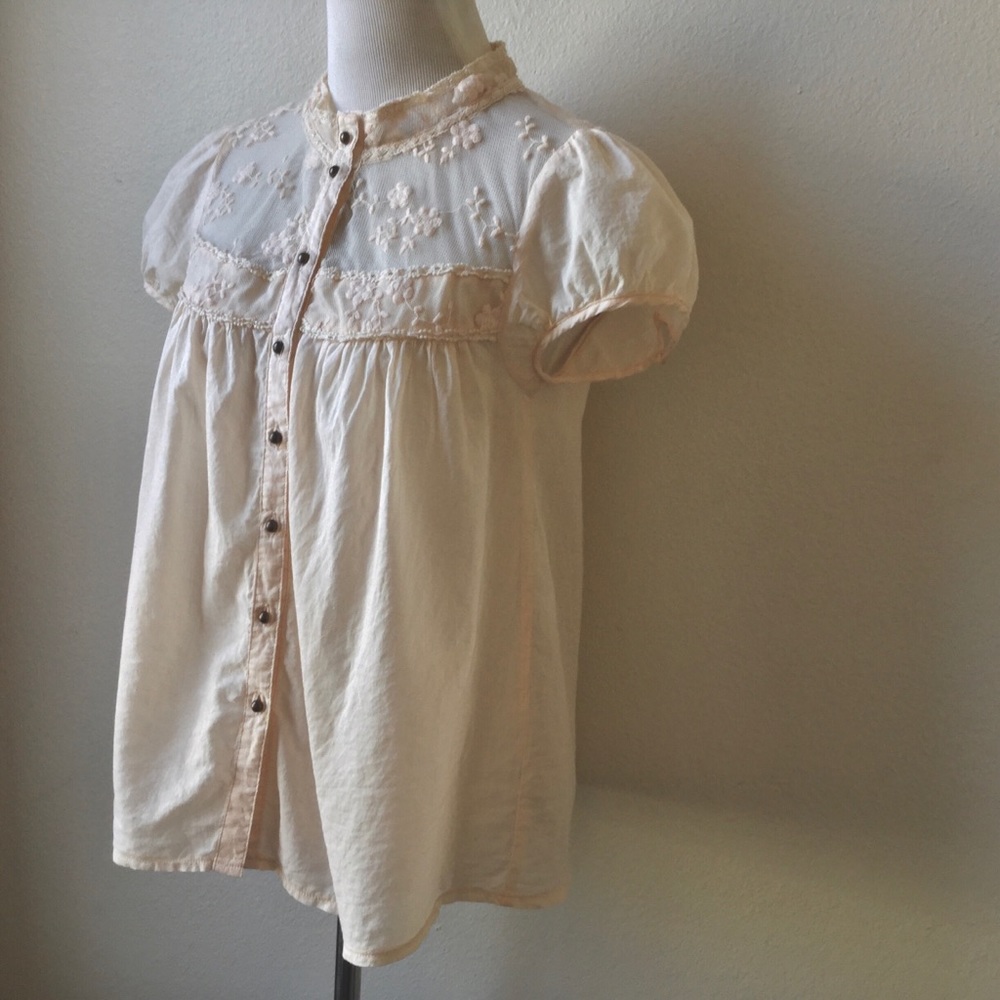 Pinky Cream Embroidered Button-Front Puff Sleeve Blouse